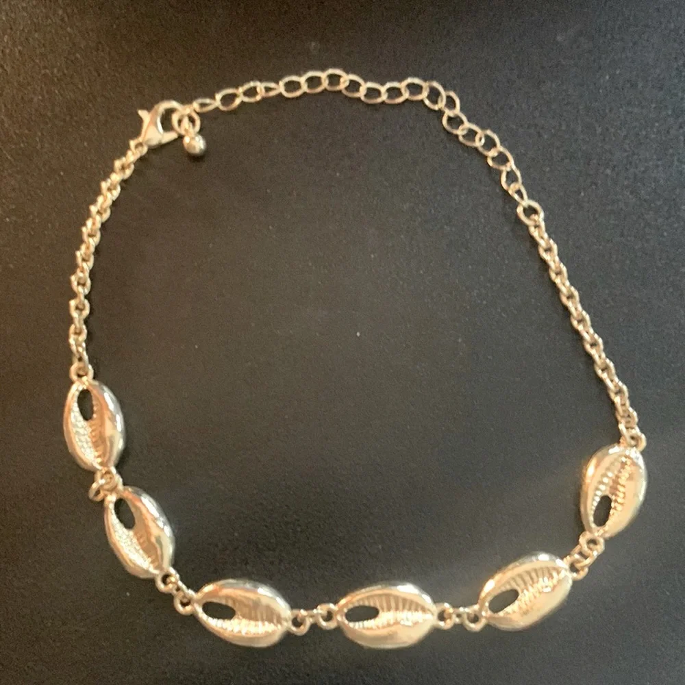 Seashell 🐚 Gold colored ankle bracelet or large bracelet. New, no tags.